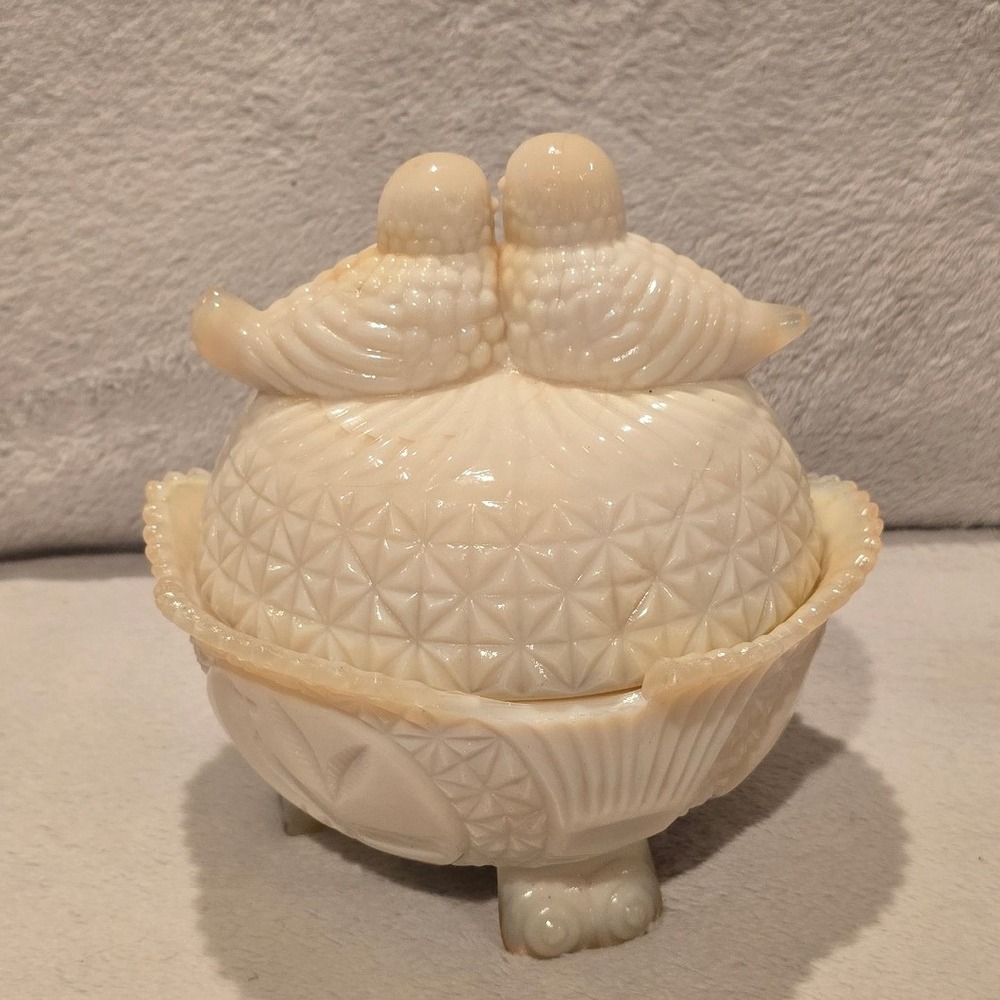 Vintage Westmoreland Peach Opalescent Slag  Lovebirds Daisy Button Trinket Dish